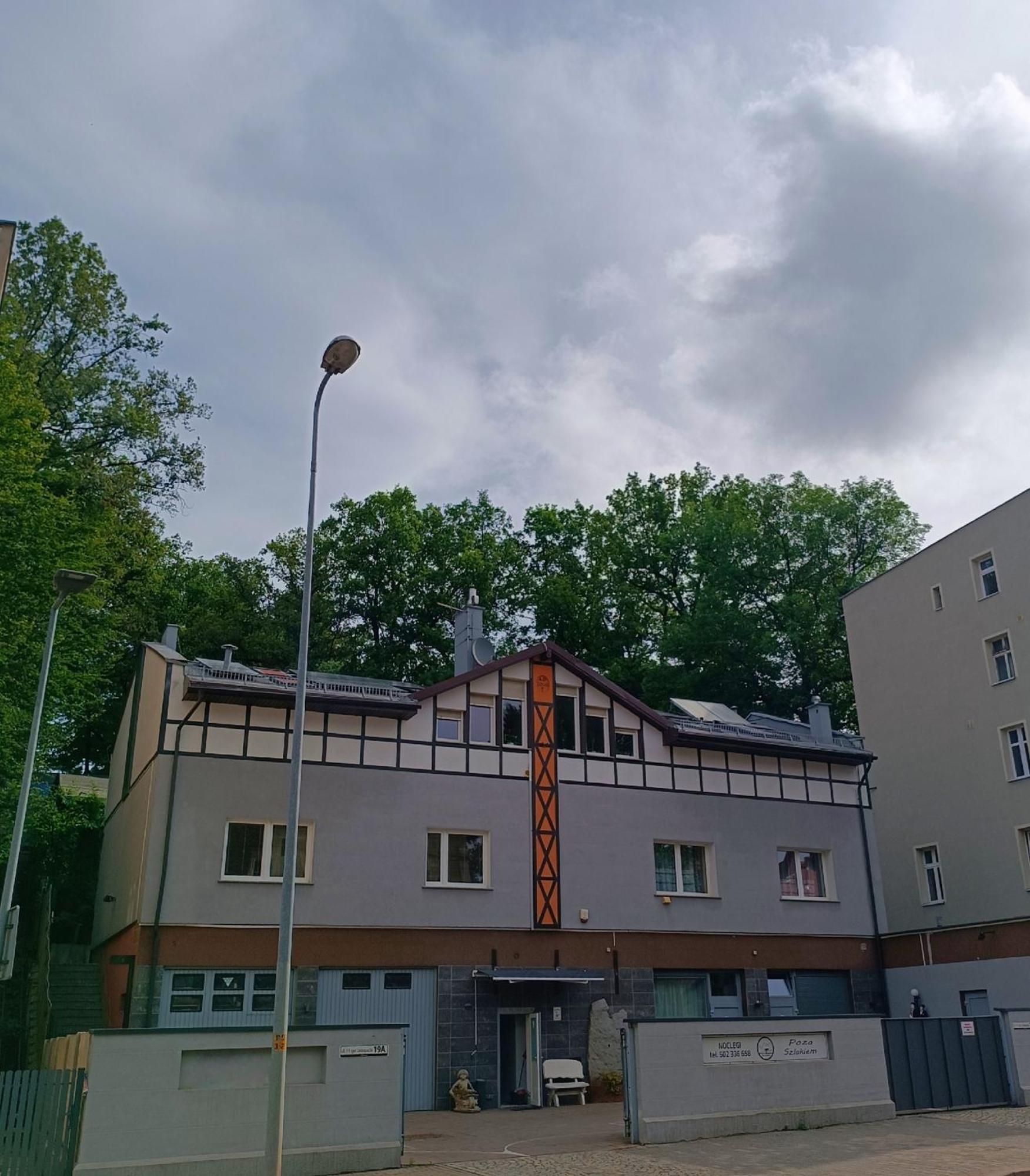 Noclegi "Poza Szlakiem" Walbrzych Luaran gambar